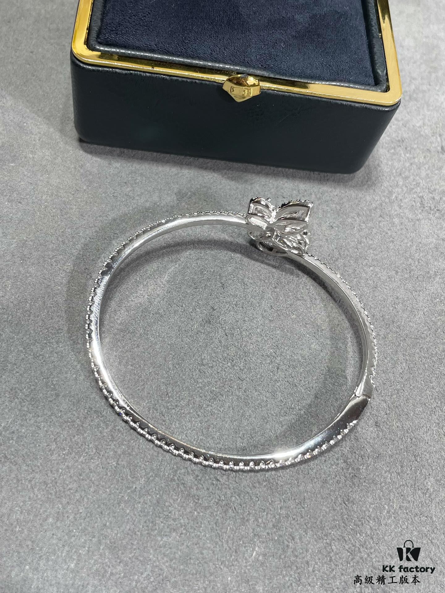 Graff Butterfly Teardrop Bracelet Jewelry with Top Quality Zirconia, Vivid and Exquisitely Crafted