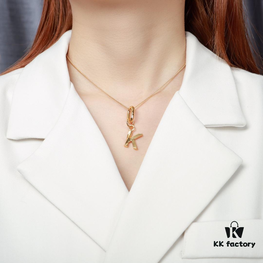 2021 New Arrival 🌟 Celine Necklace, Bestselling Style, Exquisite Craftsmanship, Premium Look, Solid Brass Material Matching Retail Quality, Versatile & Trendy, Ready Stock