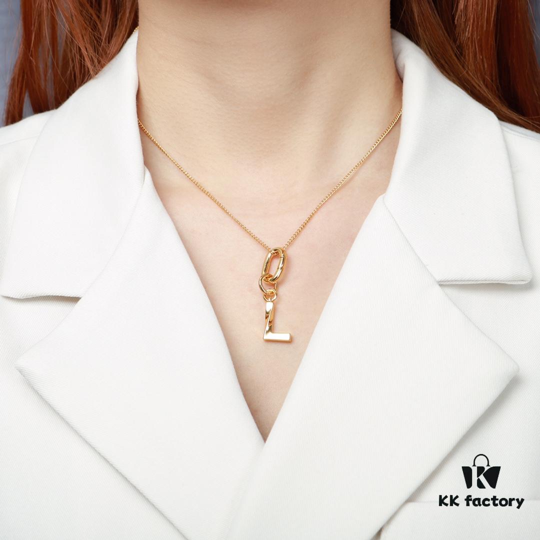 2021 New Arrival 🌟 Celine Necklace, Bestselling Style, Exquisite Craftsmanship, Premium Look, Solid Brass Material Matching Retail Quality, Versatile & Trendy, Ready Stock