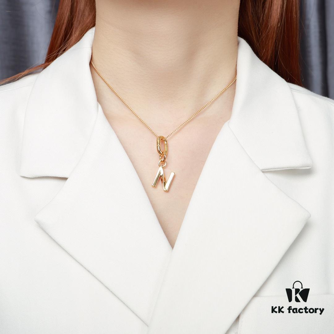 2021 New Arrival 🌟 Celine Necklace, Bestselling Style, Exquisite Craftsmanship, Premium Look, Solid Brass Material Matching Retail Quality, Versatile & Trendy, Ready Stock