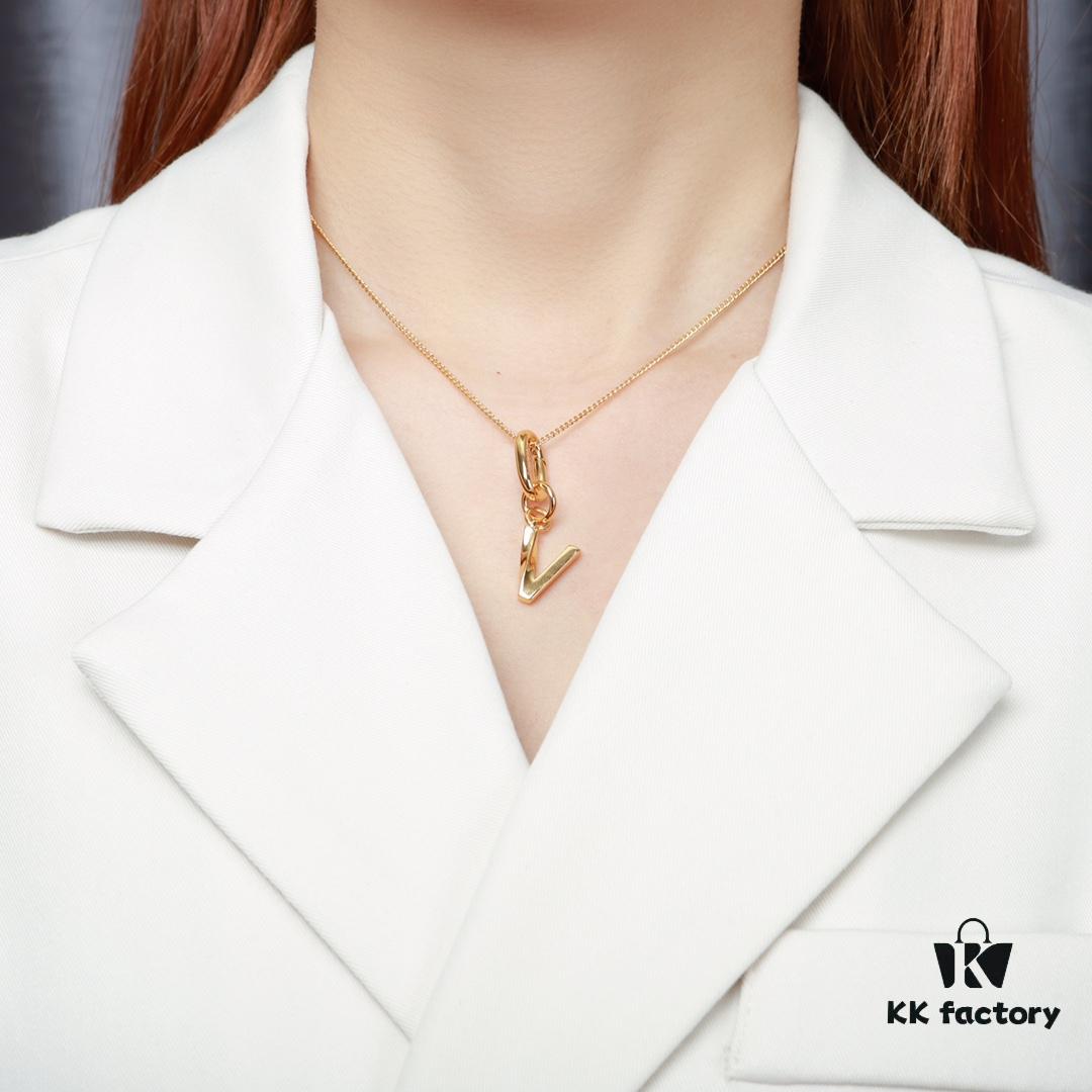 2021 New Arrival 🌟 Celine Necklace Popular Style, Exquisite Craftsmanship, Stunning Look, Premium Brass Material Matching Store Quality