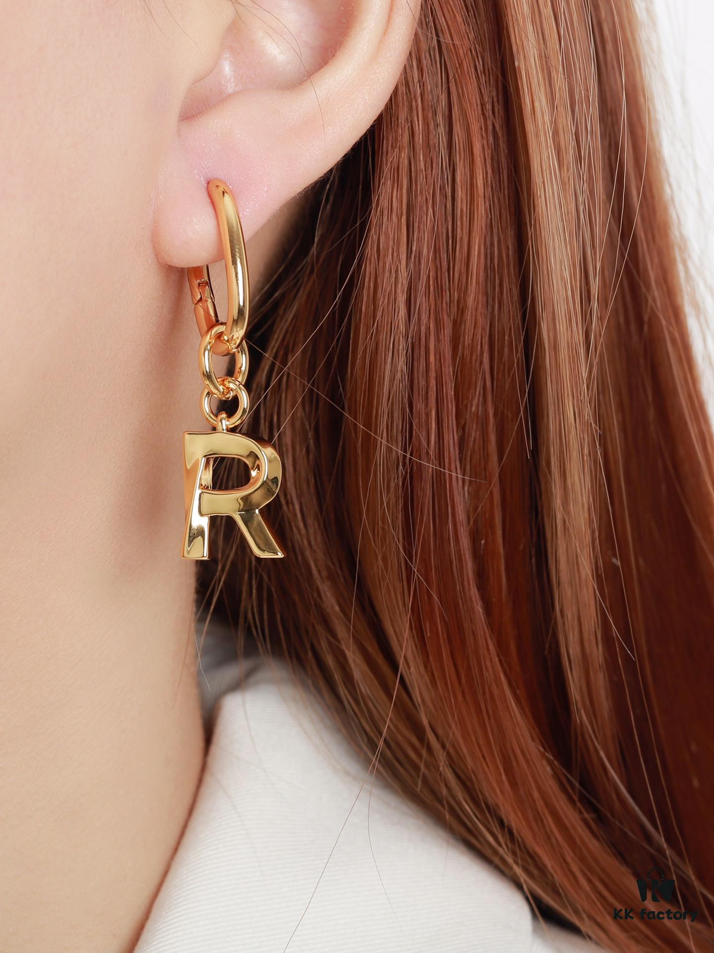 2021 New Arrival 🌟 Celine Stud Earrings, Trendy Style, Exquisitely Crafted, Beautifully Designed, Made of High-Quality Brass Matching Counterpart Materials