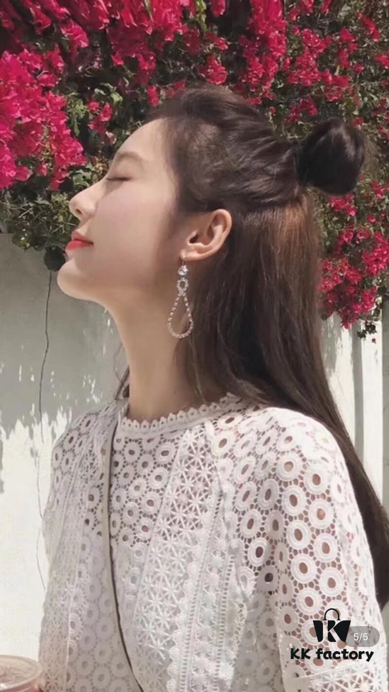 Miu Miu Beautiful Figure-8 Ear Hook, Xiaxia's Same Style, Original LG Version, Elegant for Banquet, Vacation, Date, and Evening Wear, Classic and Popular Fashion Design