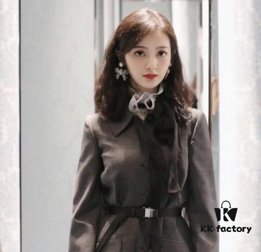 Miu Miu Bow Knot Stud Earrings, Guo Biting Same Style, Princess-like Charm, Dual-tone Gold-plated Craft with Swarovski Pearl