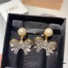 Miu Miu Bow Knot Stud Earrings, Guo Biting Same Style, Princess-like Charm, Dual-tone Gold-plated Craft with Swarovski Pearl