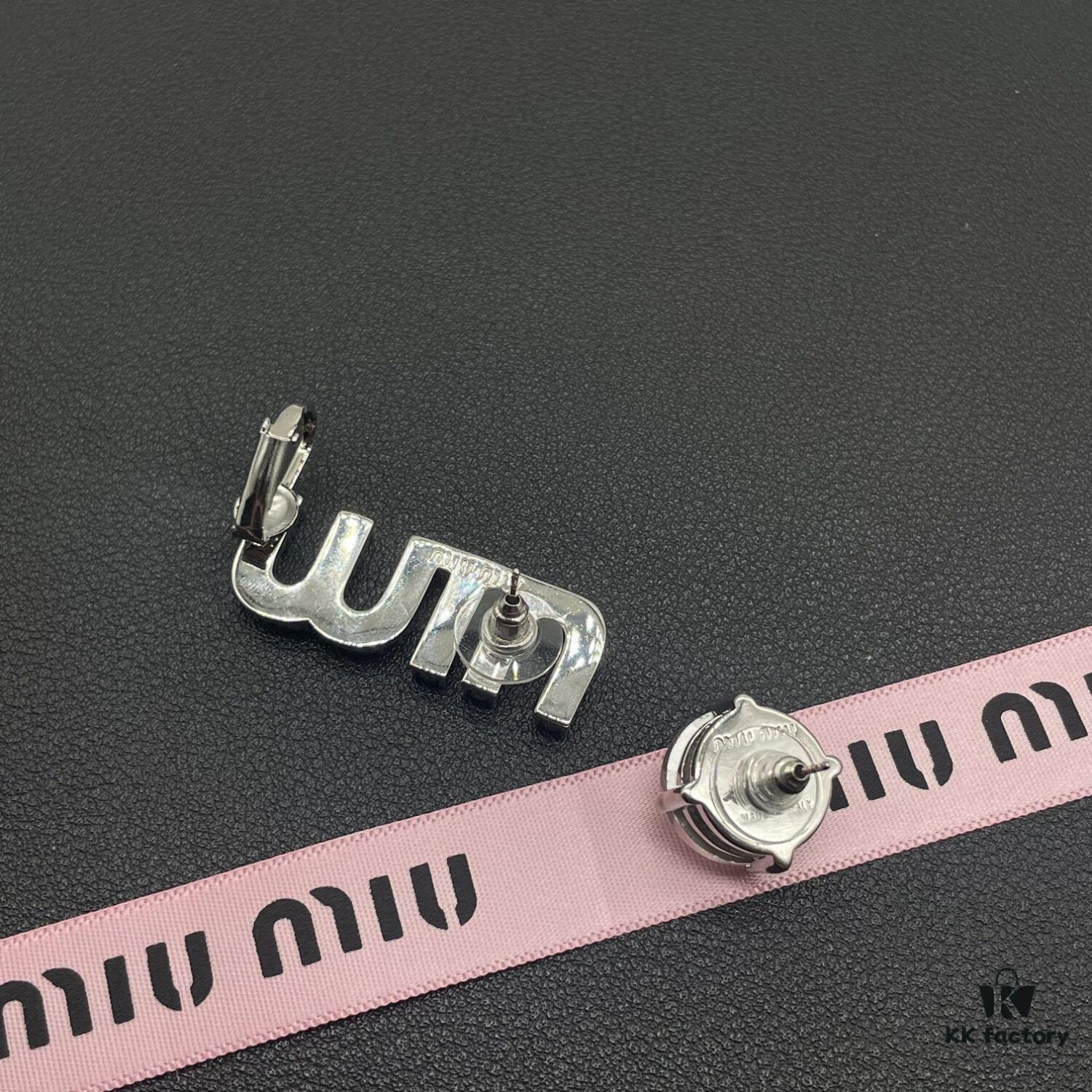 Miu Miu Stylish Luxury Minimalist Pearl Heart Stud Earrings, Elegant and Fashionable Design, Perfect for Summer Wear