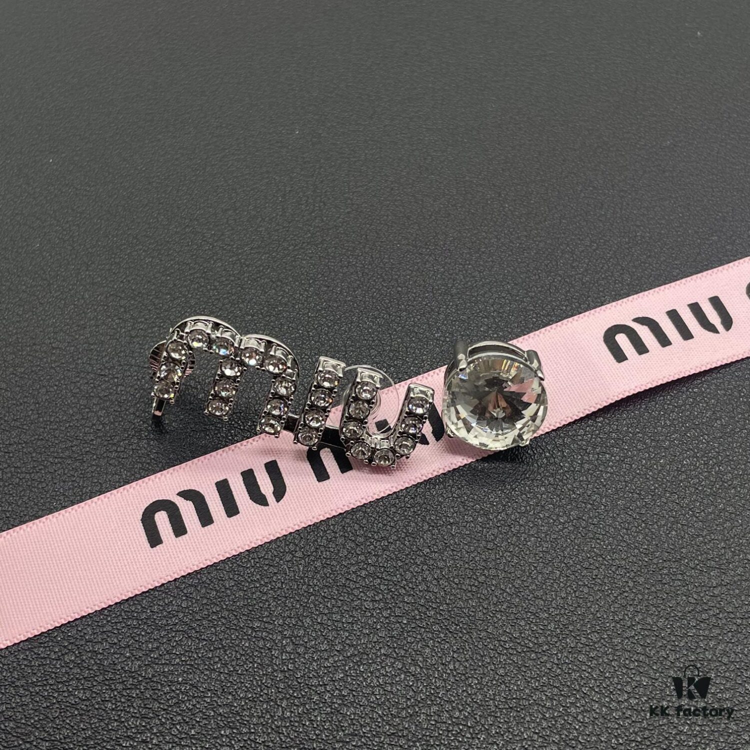 Miu Miu Stylish Luxury Minimalist Pearl Heart Stud Earrings, Elegant and Fashionable Design, Perfect for Summer Wear