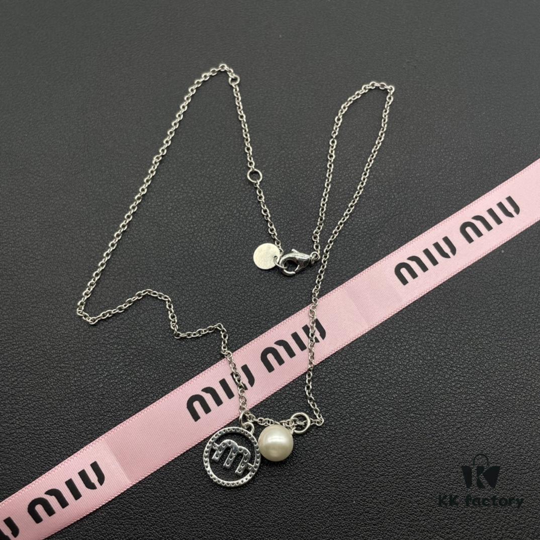 Miu Miu Textured Luxury Pearl Heart Necklace, Minimalist Design with Retro Elegance