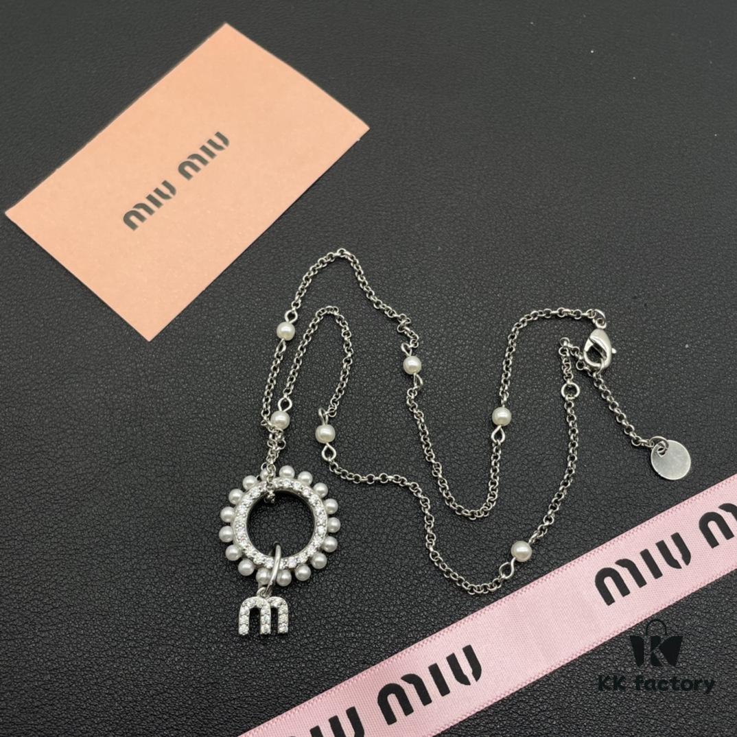 Miumiu Minimalist Heart Pearl Necklace, Luxury Design with Retro Elegance, Perfect for Summer Styling