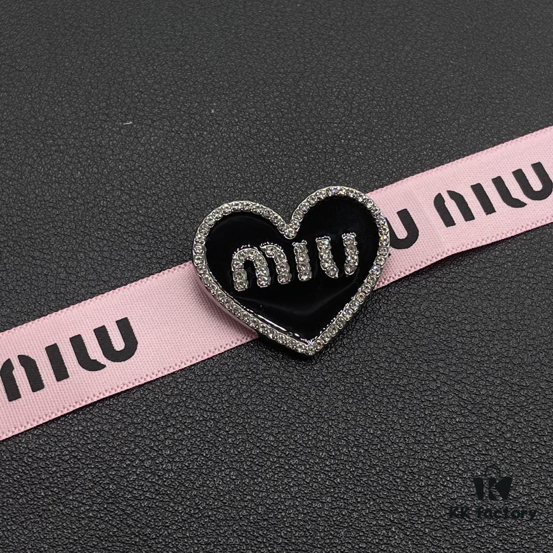 Miu Miu Textured Luxury Pearl Heart Brooch, Minimalist Amour Design with Vintage Charm, Must-Have Summer Fashion Accessory
