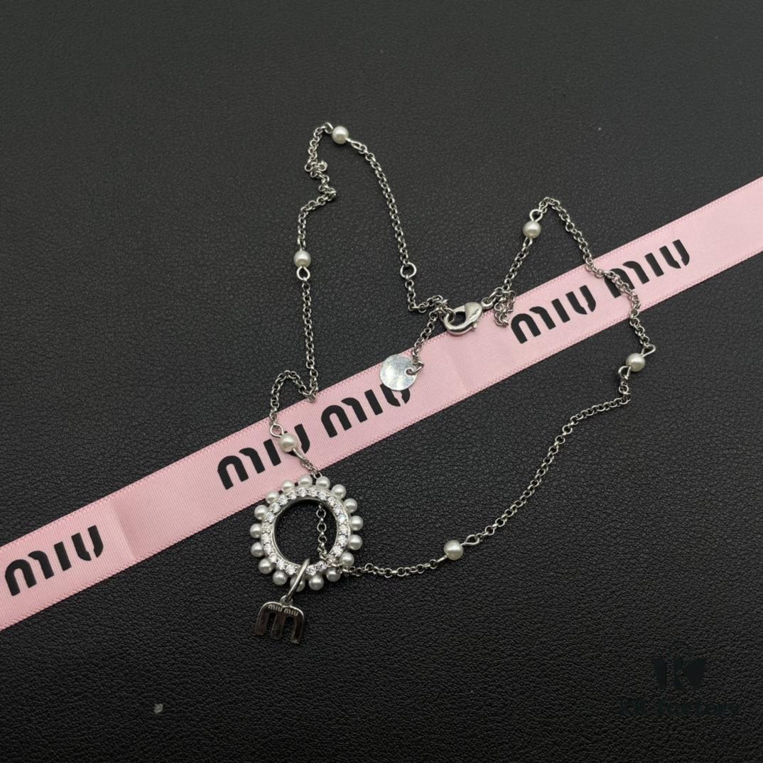 Miumiu Minimalist Heart Pearl Necklace, Luxury Design with Retro Elegance, Perfect for Summer Styling