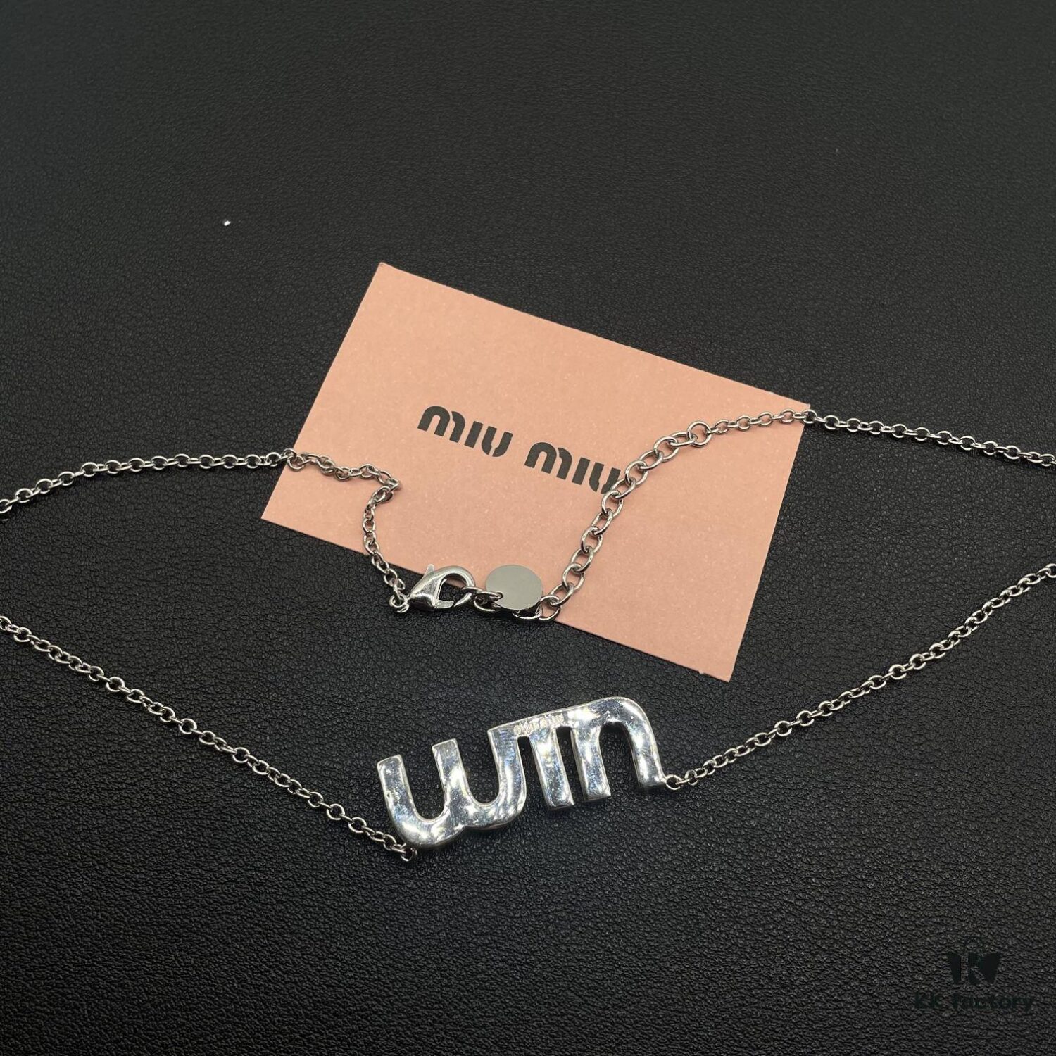 Miu Miu Elegant Heart Pearl Necklace, Minimalist Luxury Design with Vintage Charm, Must-Have Fashion Accessory for Summer