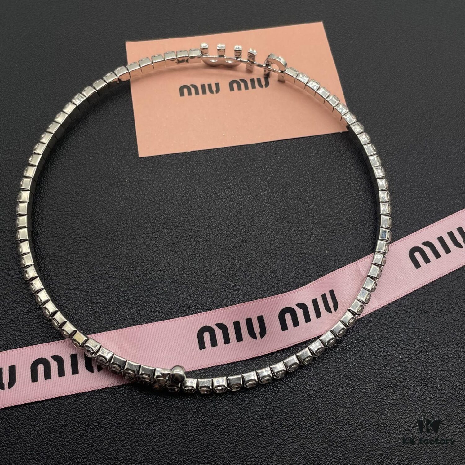 Miu Miu Textured Luxury Pearl Collar with Heart Design, Minimalist Retro Chic Necklace