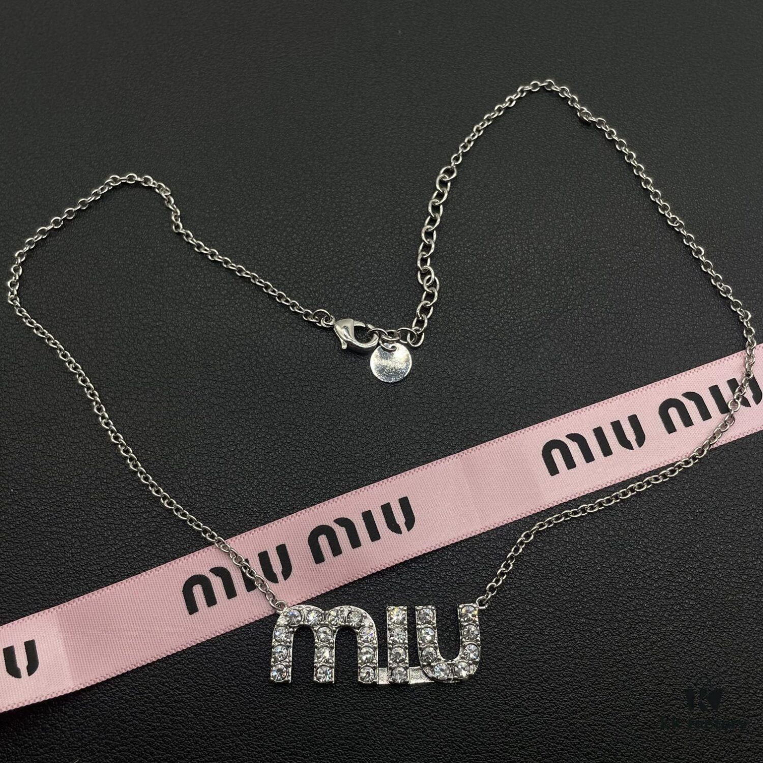 Miu Miu Elegant Heart Pearl Necklace, Minimalist Luxury Design with Vintage Charm, Must-Have Fashion Accessory for Summer