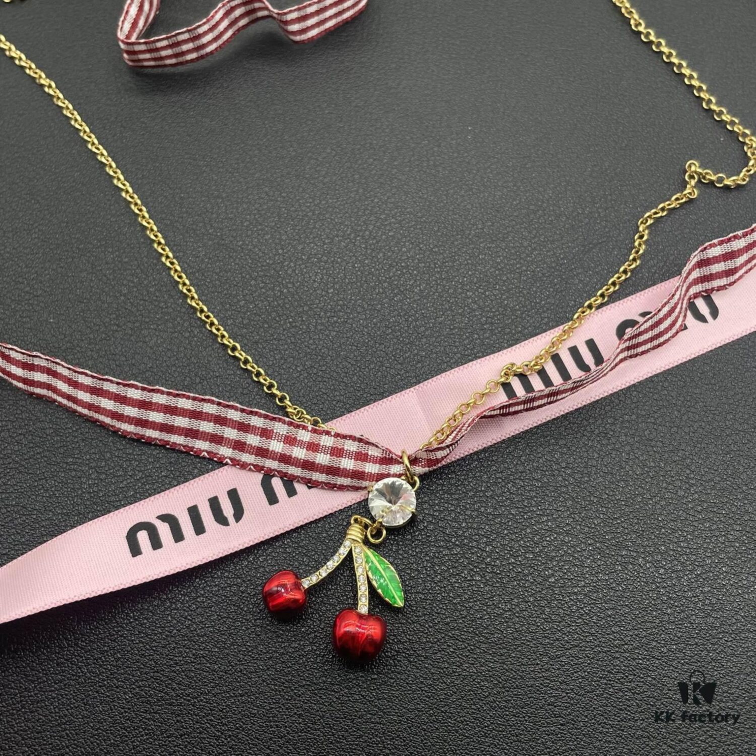 Miu Miu Textured Heart Luxury Minimalist Pearl Necklace, Chic Retro Design with Pearl Accents, Must-Have Summer Accessory