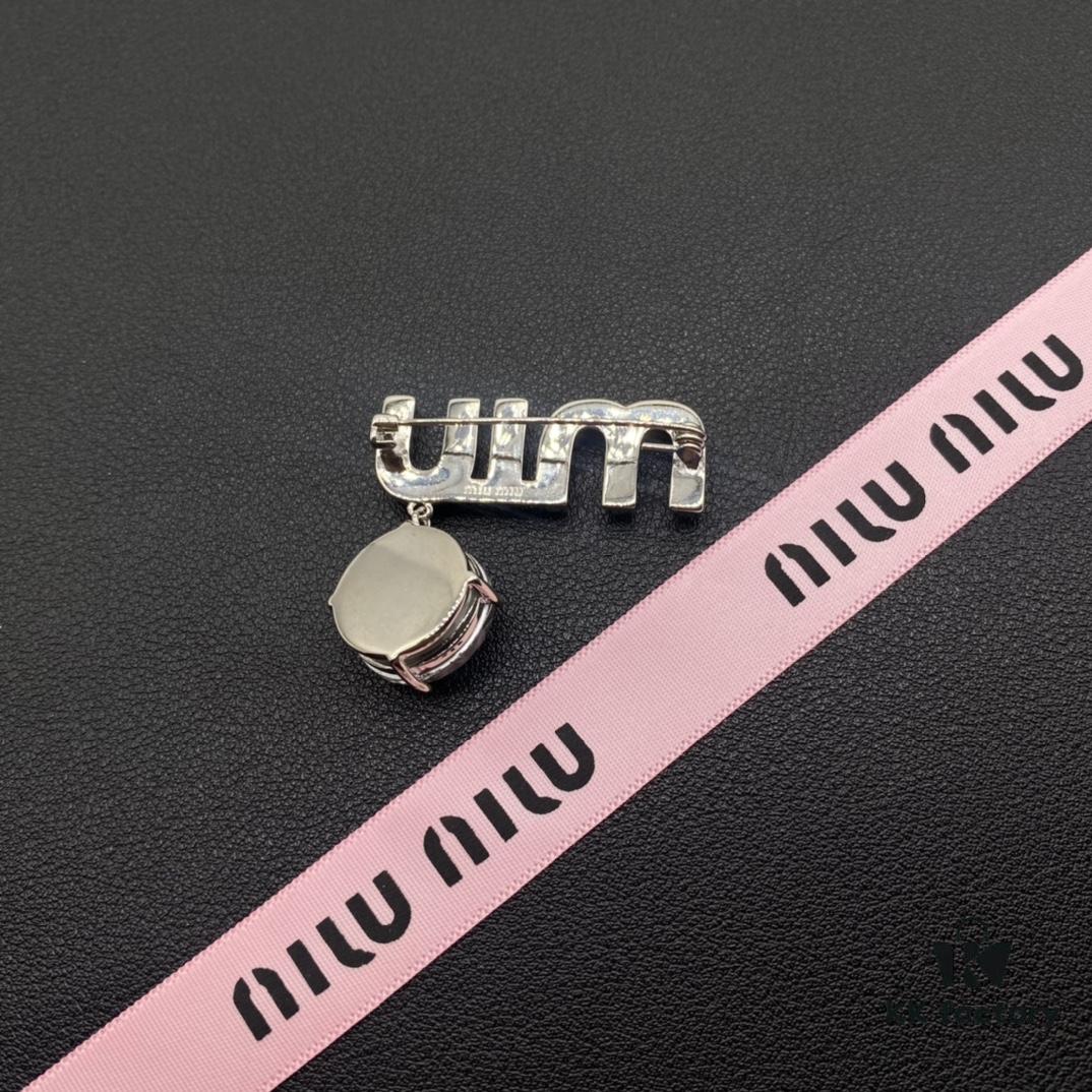 Miu Miu Textured Luxury Pearl Heart Brooch, Minimalist Love Design with Vintage Charm