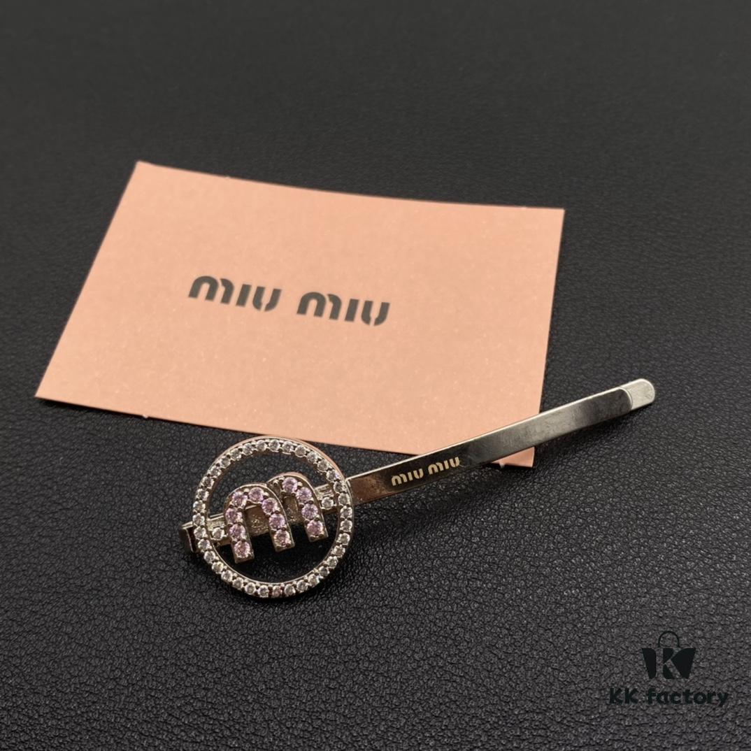 Miu Miu Textured Luxe Love-Themed Pearl Heart Hair Clip, Minimalist Design with Vintage Charm