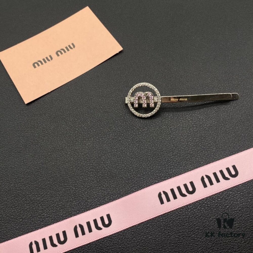 Miu Miu Textured Luxe Love-Themed Pearl Heart Hair Clip, Minimalist Design with Vintage Charm