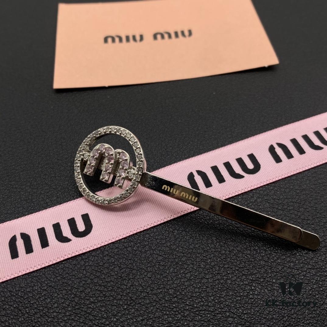 Miu Miu Textured Luxe Love-Themed Pearl Heart Hair Clip, Minimalist Design with Vintage Charm