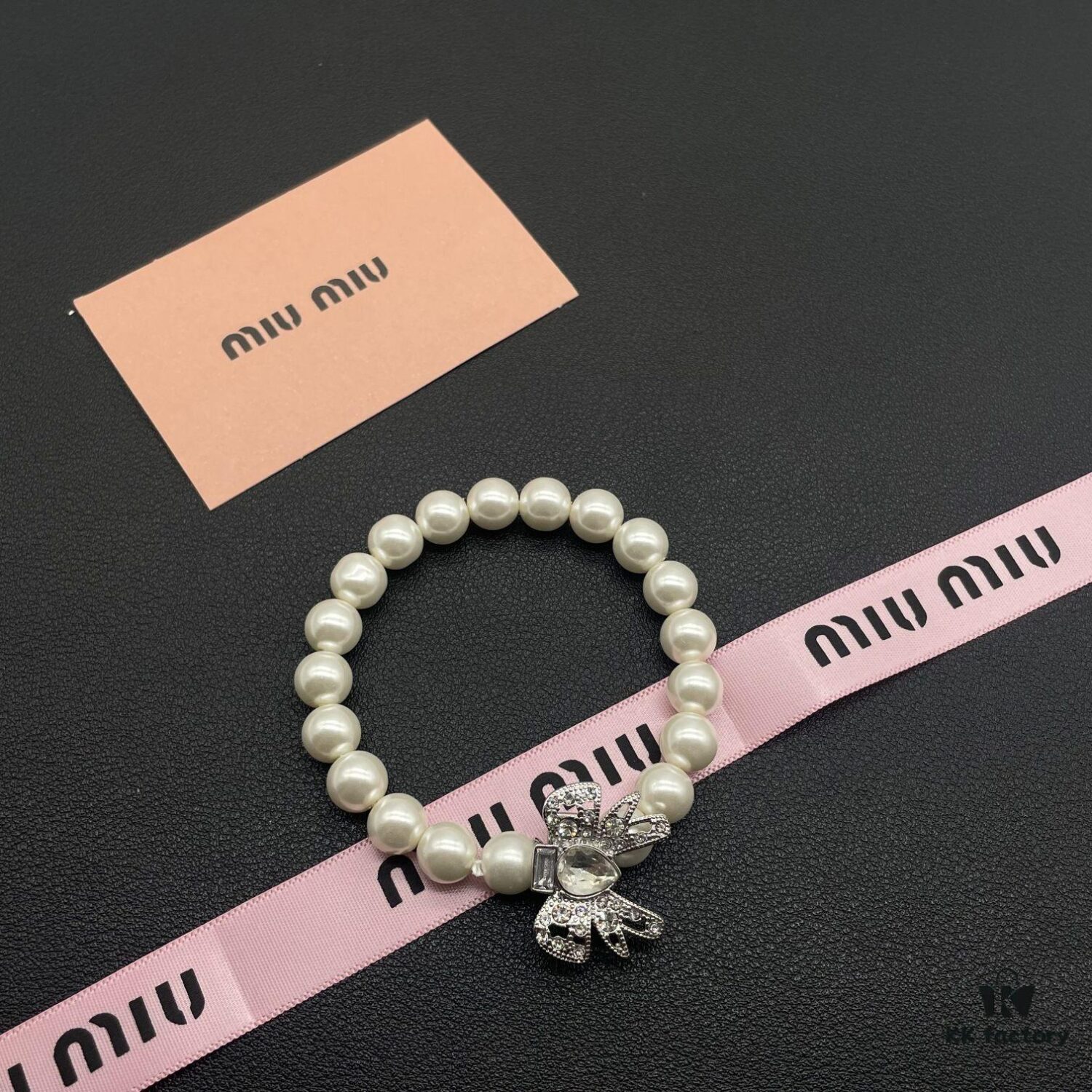 Miumiu Elegant Heart Pearl Bracelet, Luxury Minimalist Design with Vintage Charm
