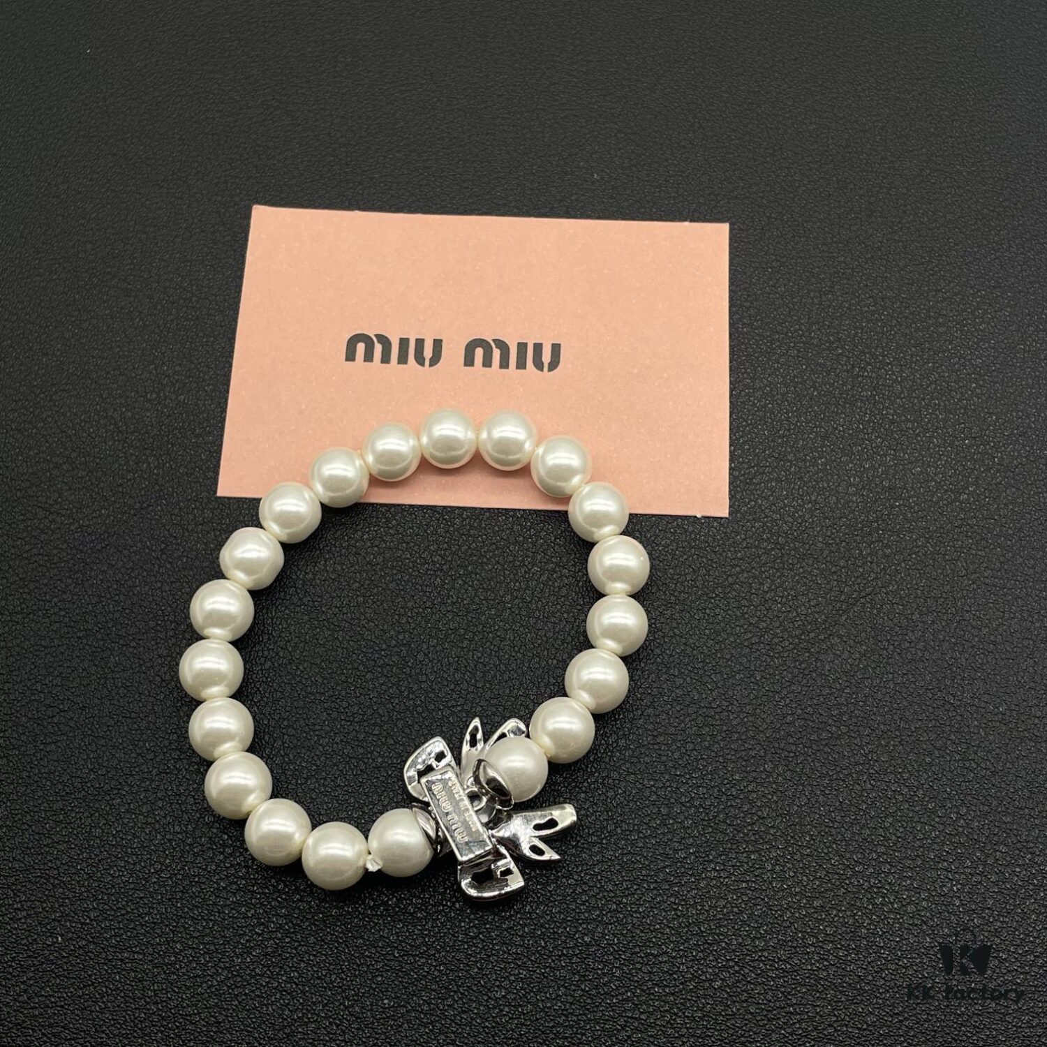 Miumiu Elegant Heart Pearl Bracelet, Luxury Minimalist Design with Vintage Charm