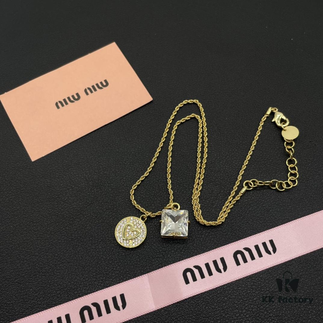 Miu Miu Textured Luxurious Pearl Heart Stud Earrings, Minimalist Design with Vintage Charm, Must-Have Summer Fashion Accessory