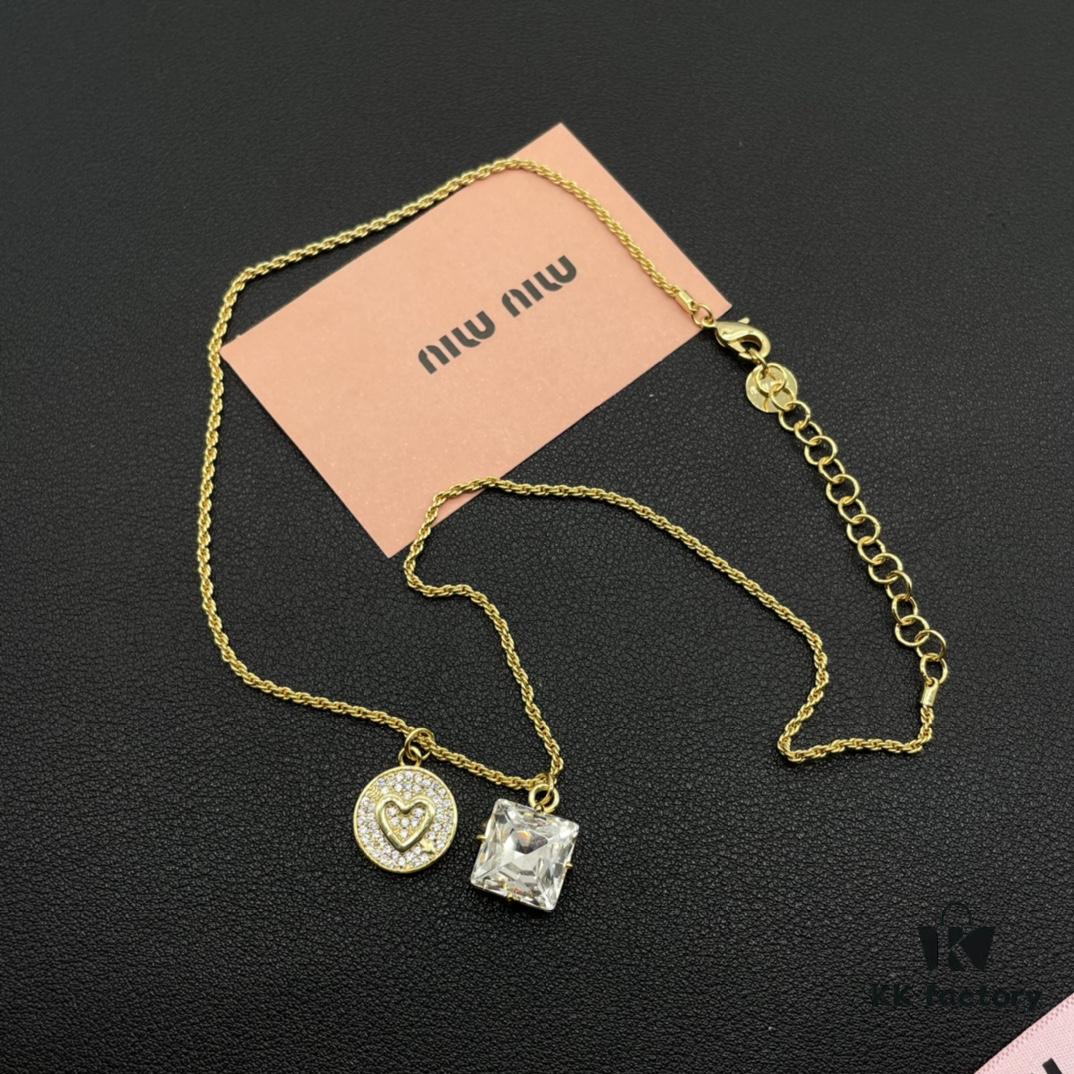 Miu Miu Textured Luxurious Pearl Heart Stud Earrings, Minimalist Design with Vintage Charm, Must-Have Summer Fashion Accessory