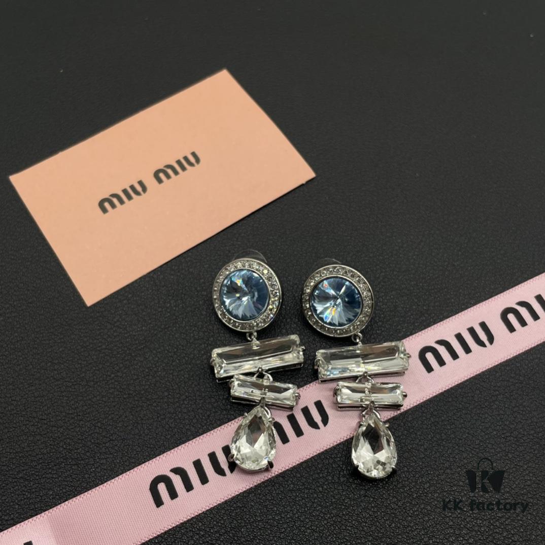 Miu Miu Textured Luxury Pearl Heart Stud Earrings, Minimalist Design with Vintage Charm, Must-Have Summer Fashion Accessory