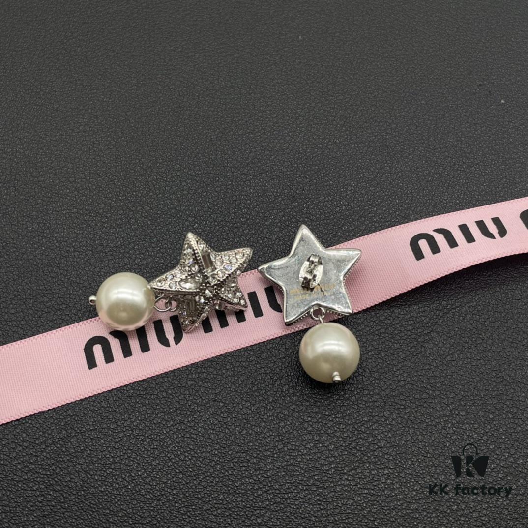 Miu Miu Textured Luxury Pearl Heart Stud Earrings, Minimalist Love Design, Vintage-Inspired Fashion Statement Piece