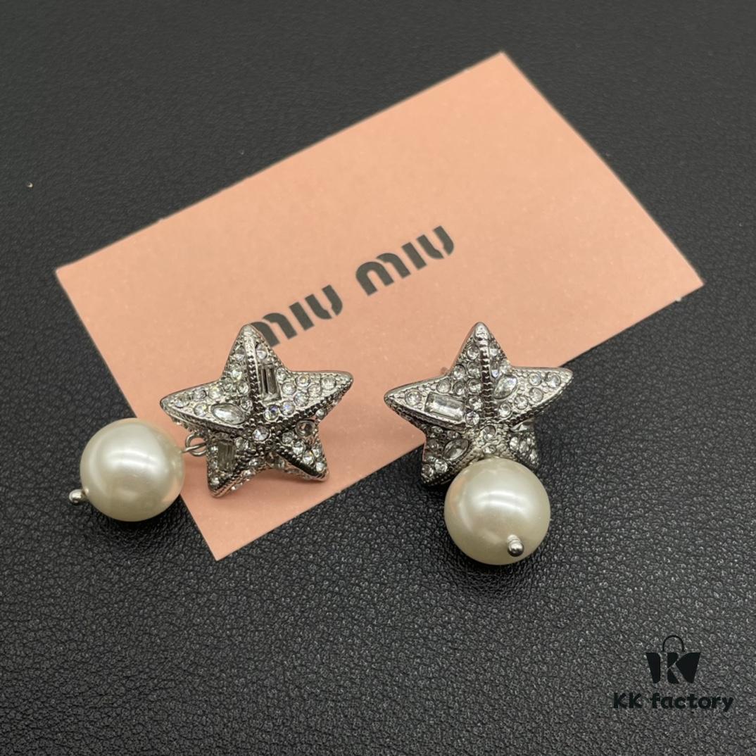 Miu Miu Textured Luxury Pearl Heart Stud Earrings, Minimalist Love Design, Vintage-Inspired Fashion Statement Piece