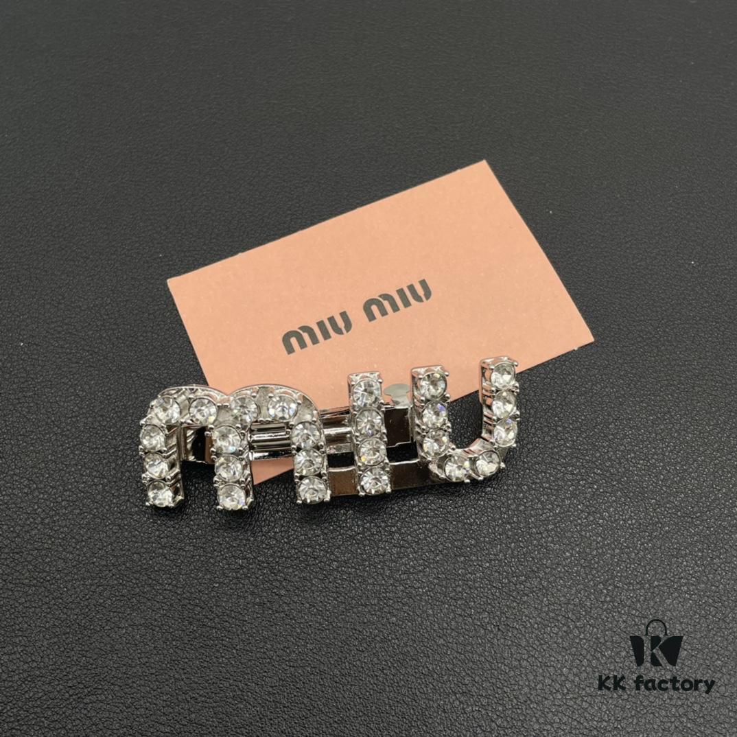 Miu Miu Textured Luxury Pearl Heart Hair Clip - Minimalist Chic, Retro Elegance, Must-Have Summer Accessory