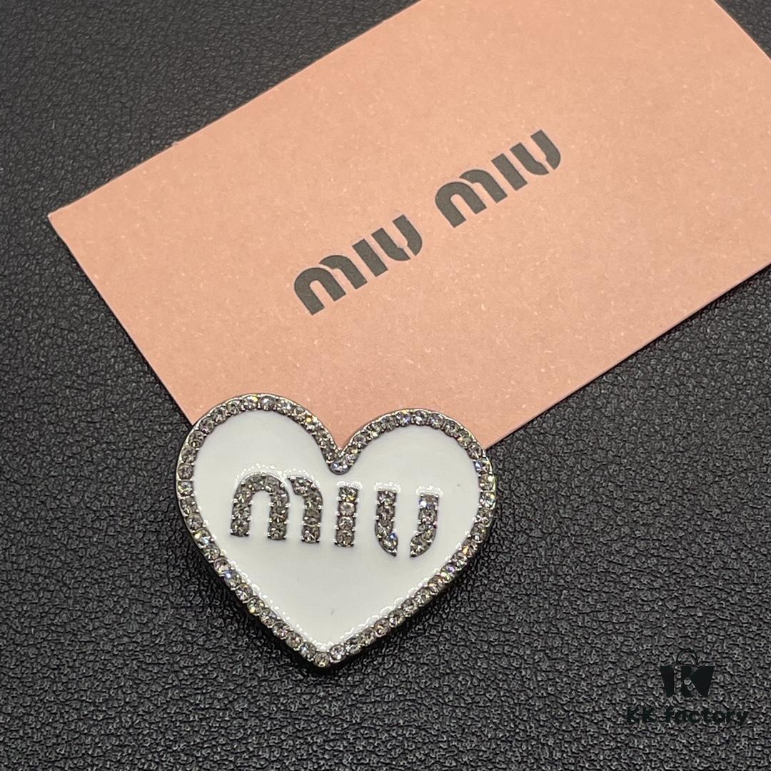 Miu Miu Textured Luxury Pearl Heart Brooch, Minimalist Amour Design with Vintage Charm, Must-Have Fashion Accessory for Summer