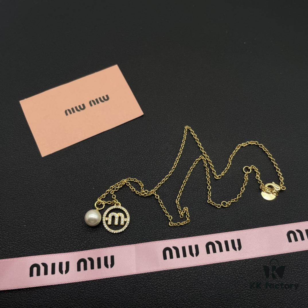 Miu Miu Textured Luxury Pearl Heart Necklace, Minimalist Design with Retro Elegance