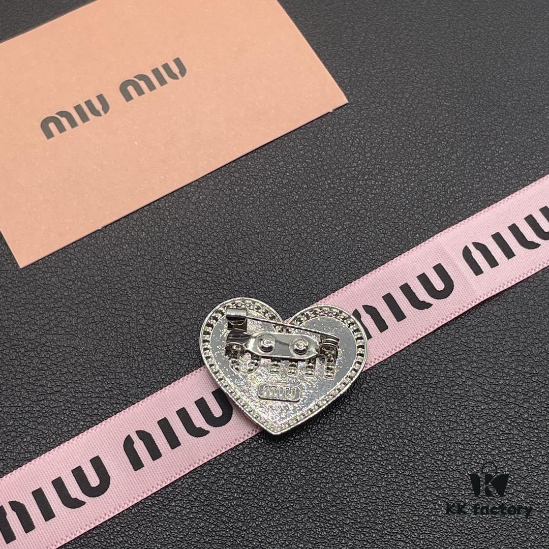 Miu Miu Textured Luxury Pearl Heart Brooch, Minimalist Amour Design with Vintage Charm, Must-Have Fashion Accessory for Summer
