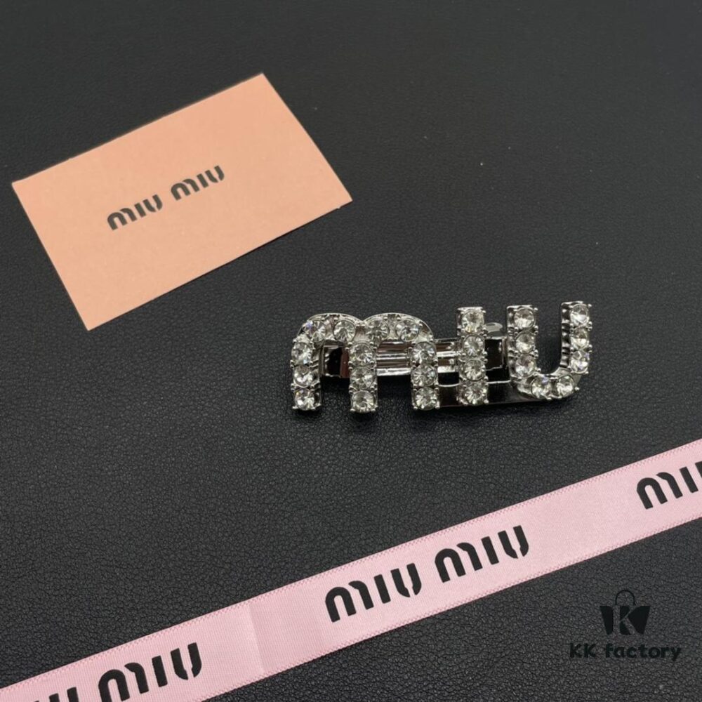 Miu Miu Textured Luxury Pearl Heart Hair Clip - Minimalist Chic, Retro Elegance, Must-Have Summer Accessory