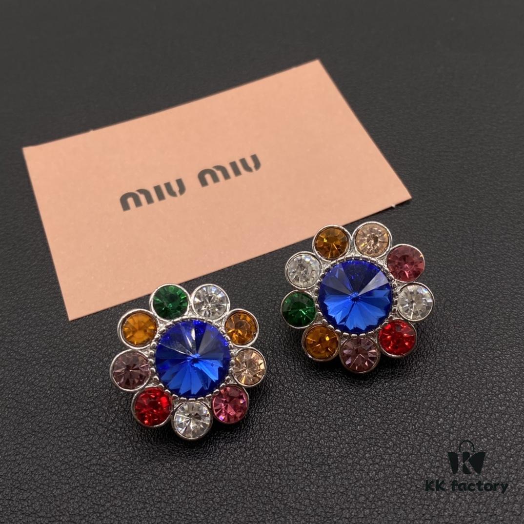 Miu Miu Elegant Heart Pearl Ear Cuffs – Minimalist Luxury Design with Vintage Charm