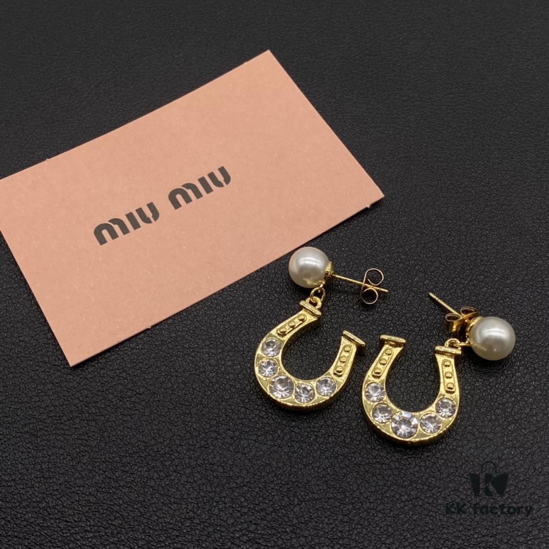 Miu Miu Textured Luxury Pearl Heart Stud Earrings, Minimalist Amore Design with Vintage Charm, Must-Have Summer Fashion Accessory