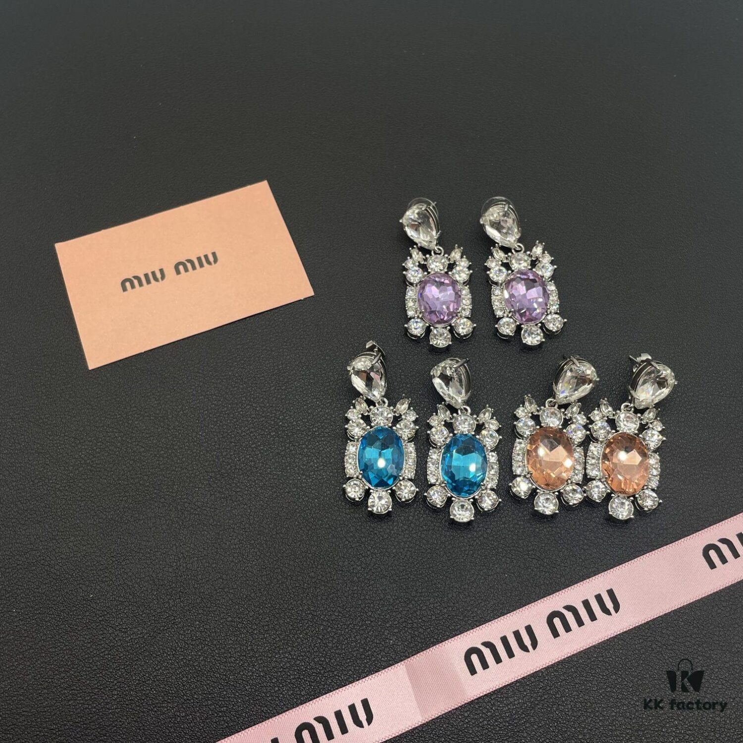 Miu Miu Elegant Heart Pearl Stud Earrings, Minimalist Luxury Design with Vintage Charm