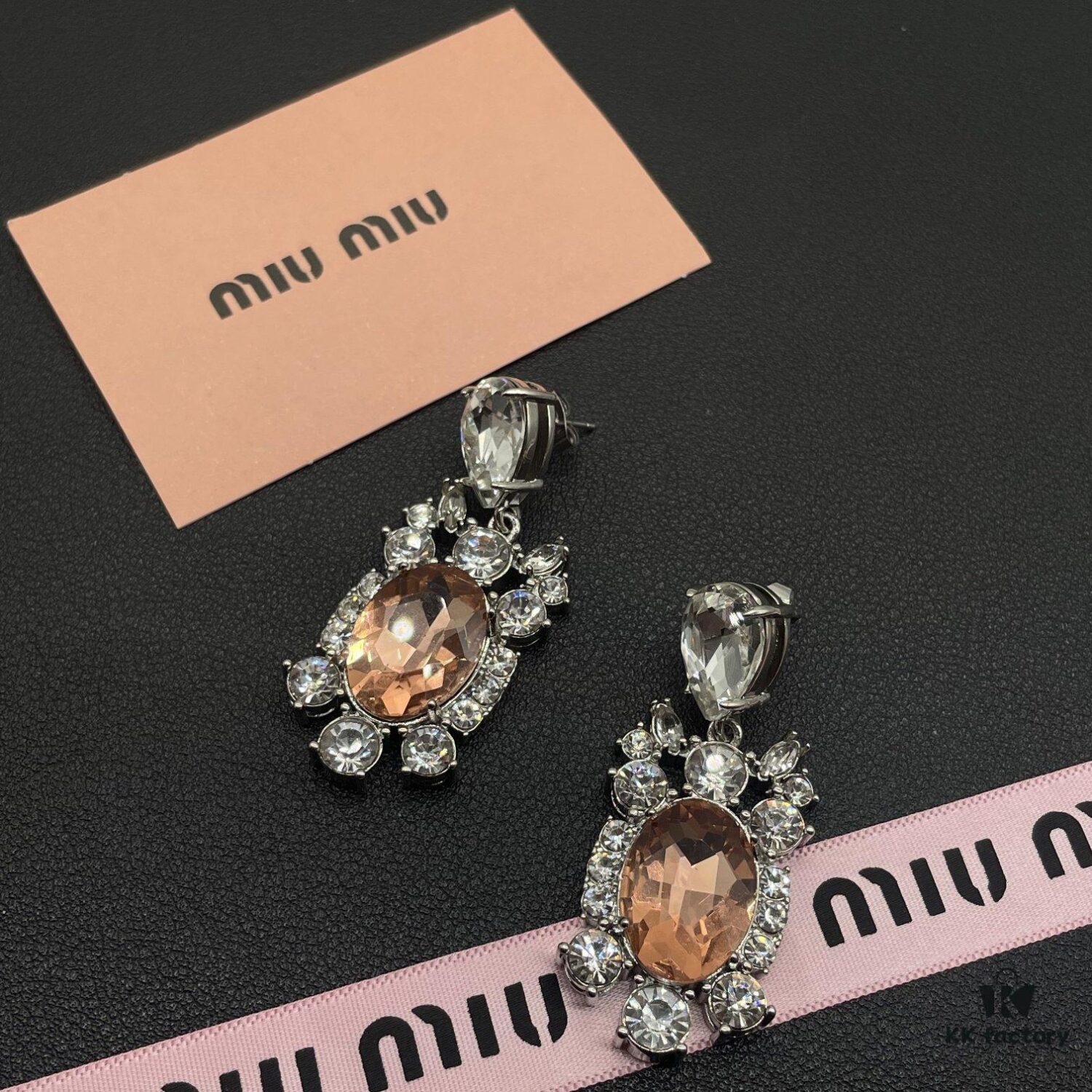 Miu Miu Elegant Heart Pearl Stud Earrings, Minimalist Luxury Design with Vintage Charm