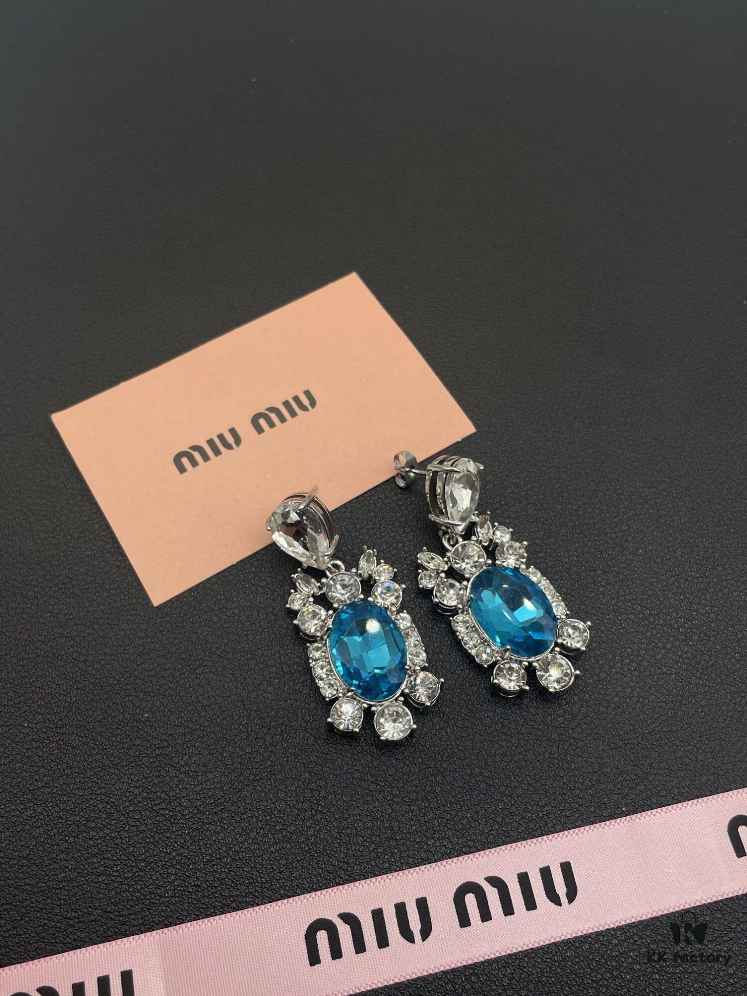 Miu Miu Elegant Heart Pearl Stud Earrings, Minimalist Luxury Design with Vintage Charm