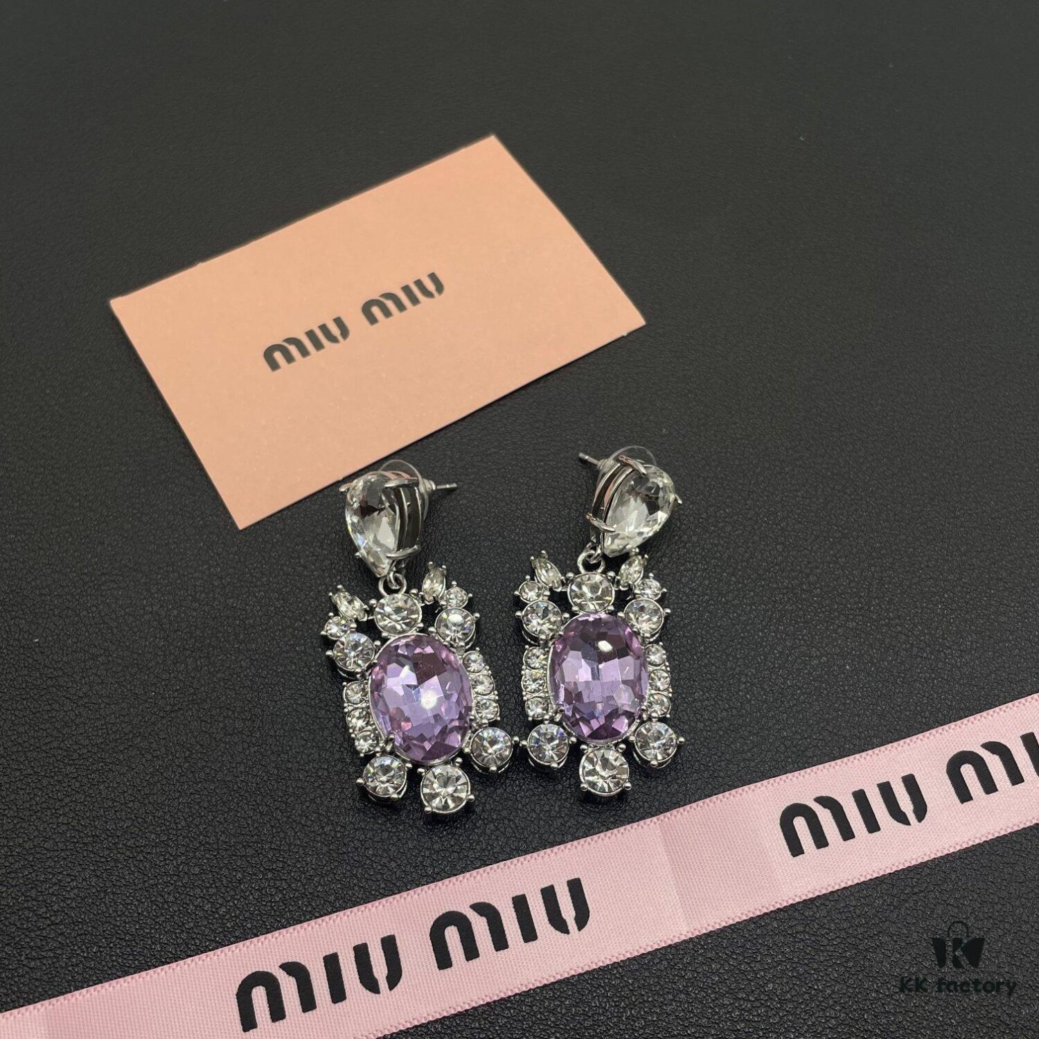 Miu Miu Elegant Heart Pearl Stud Earrings, Minimalist Luxury Design with Vintage Charm