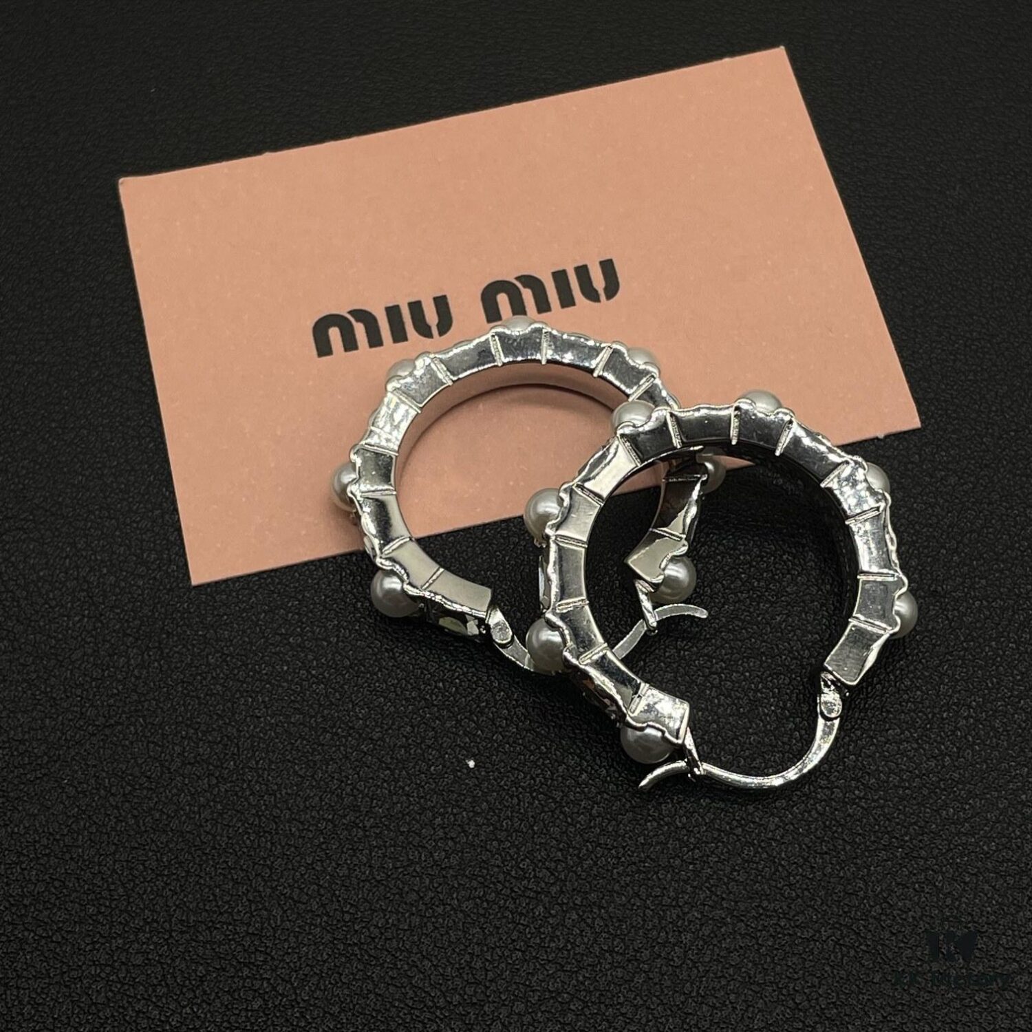 Miu Miu Stylish Heart Luxury Pearl Stud Earrings, Minimalist Love Design with Vintage Charm