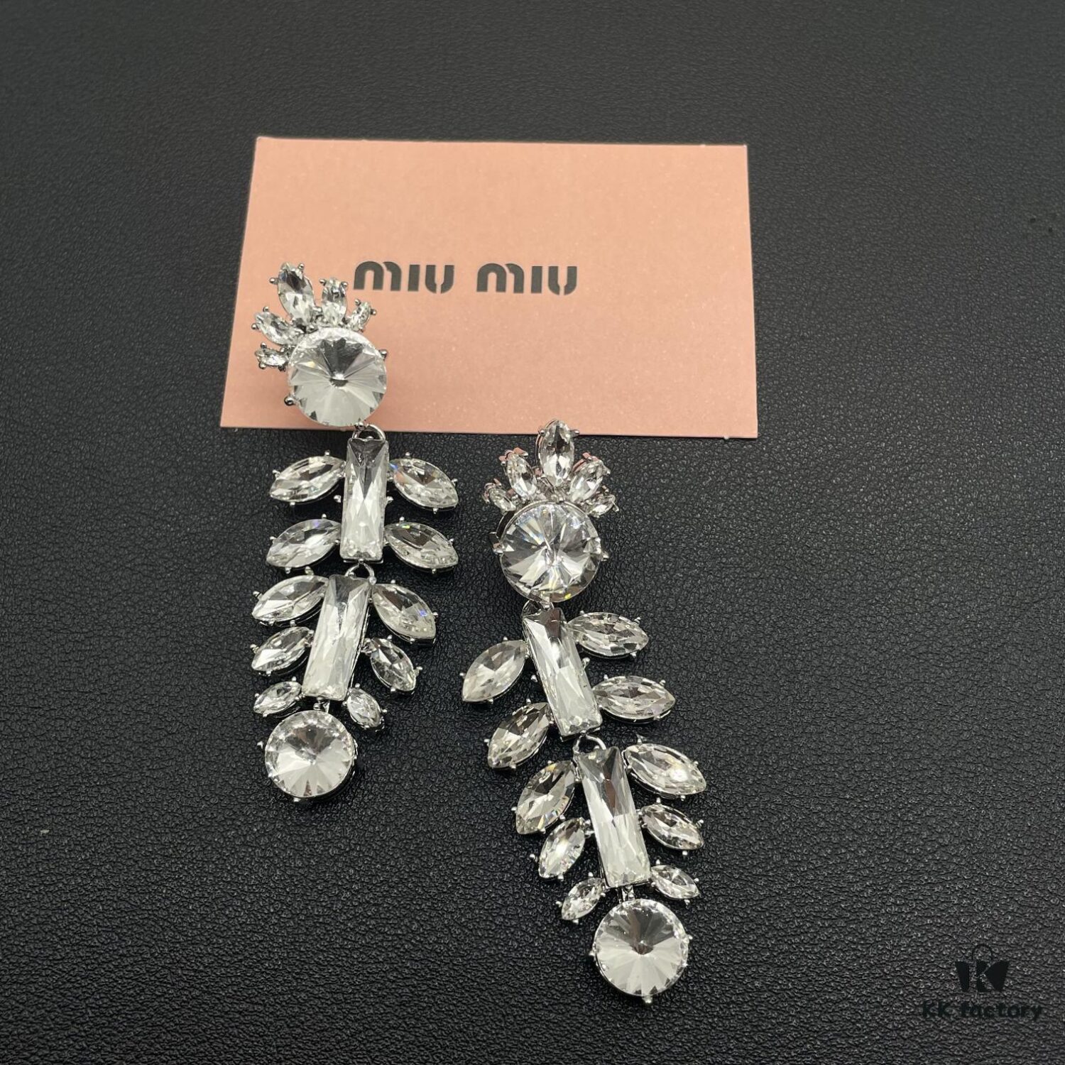 Miu Miu Elegant Heart Pearl Stud Earrings, Minimalist Luxury Design with Vintage Charm