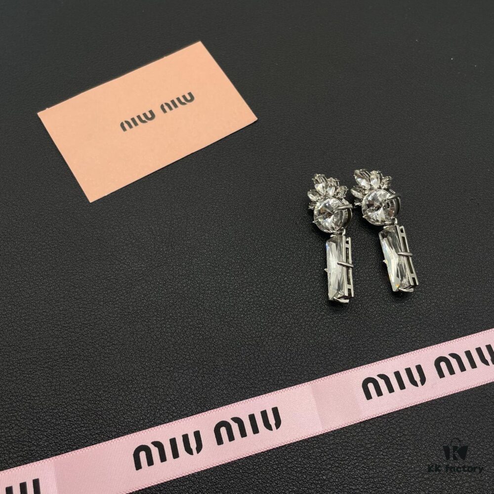 Miu Miu Elegant Heart Pearl Stud Earrings, Minimalist Luxury Design with Timeless Charm