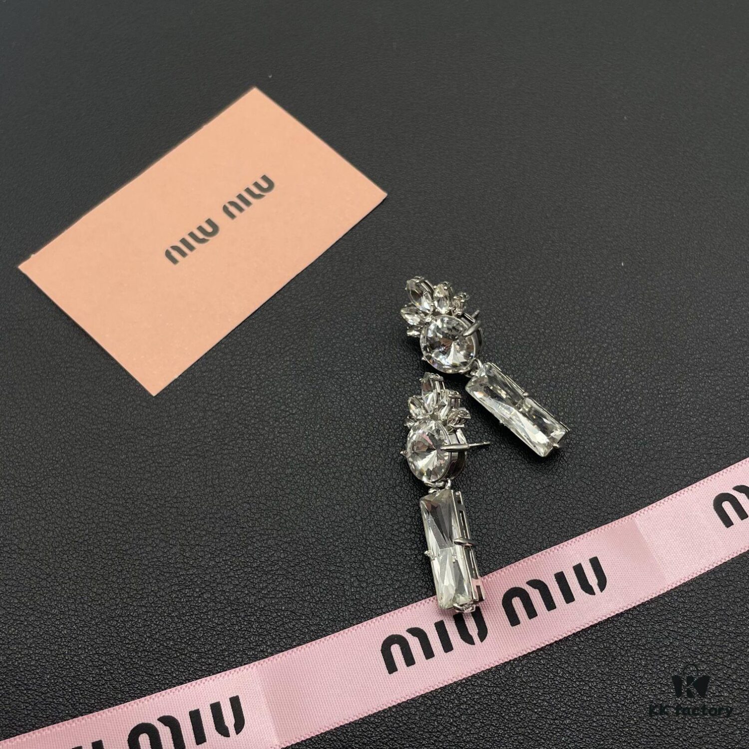 Miu Miu Elegant Heart Pearl Stud Earrings, Minimalist Luxury Design with Timeless Charm