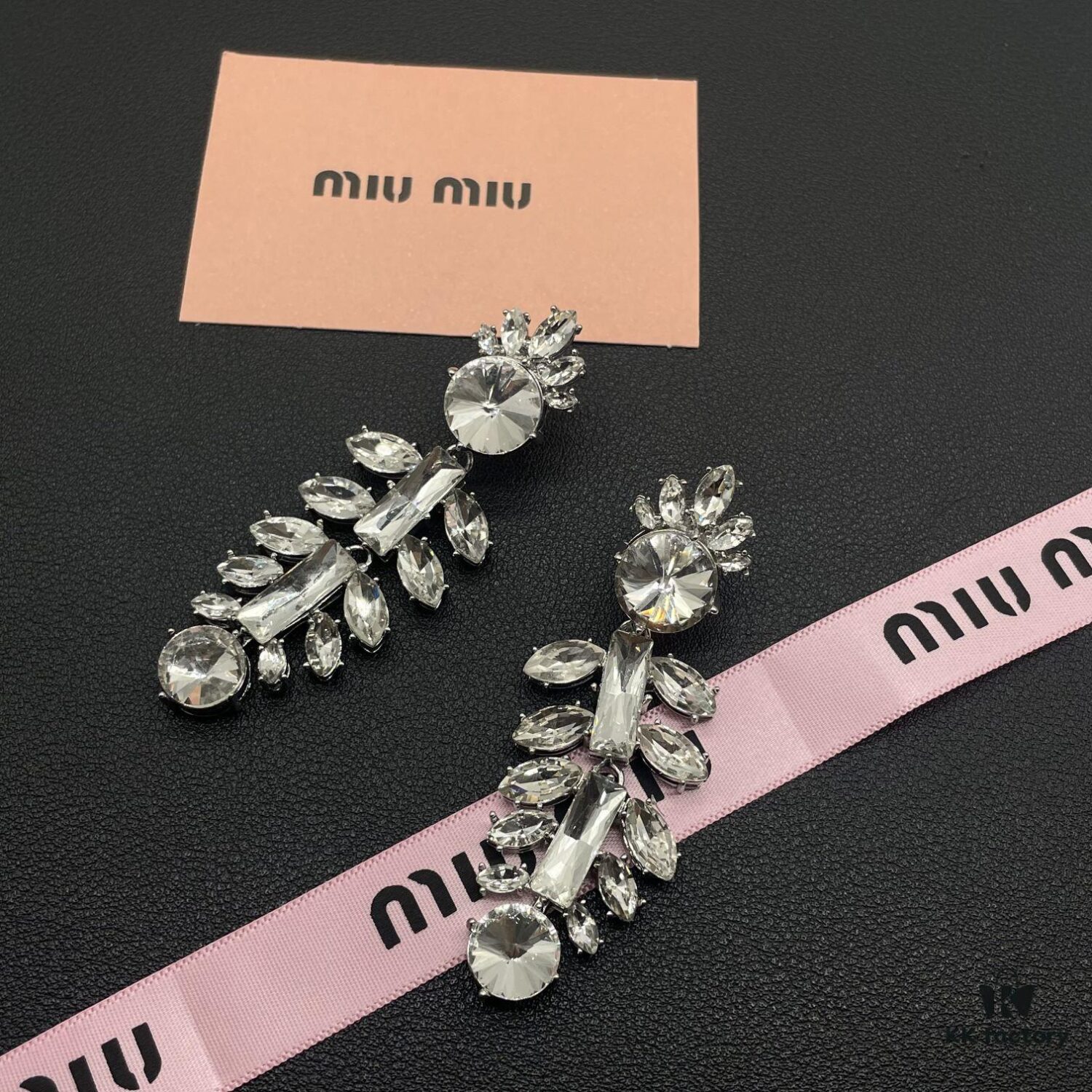 Miu Miu Elegant Heart Pearl Stud Earrings, Minimalist Luxury Design with Vintage Charm