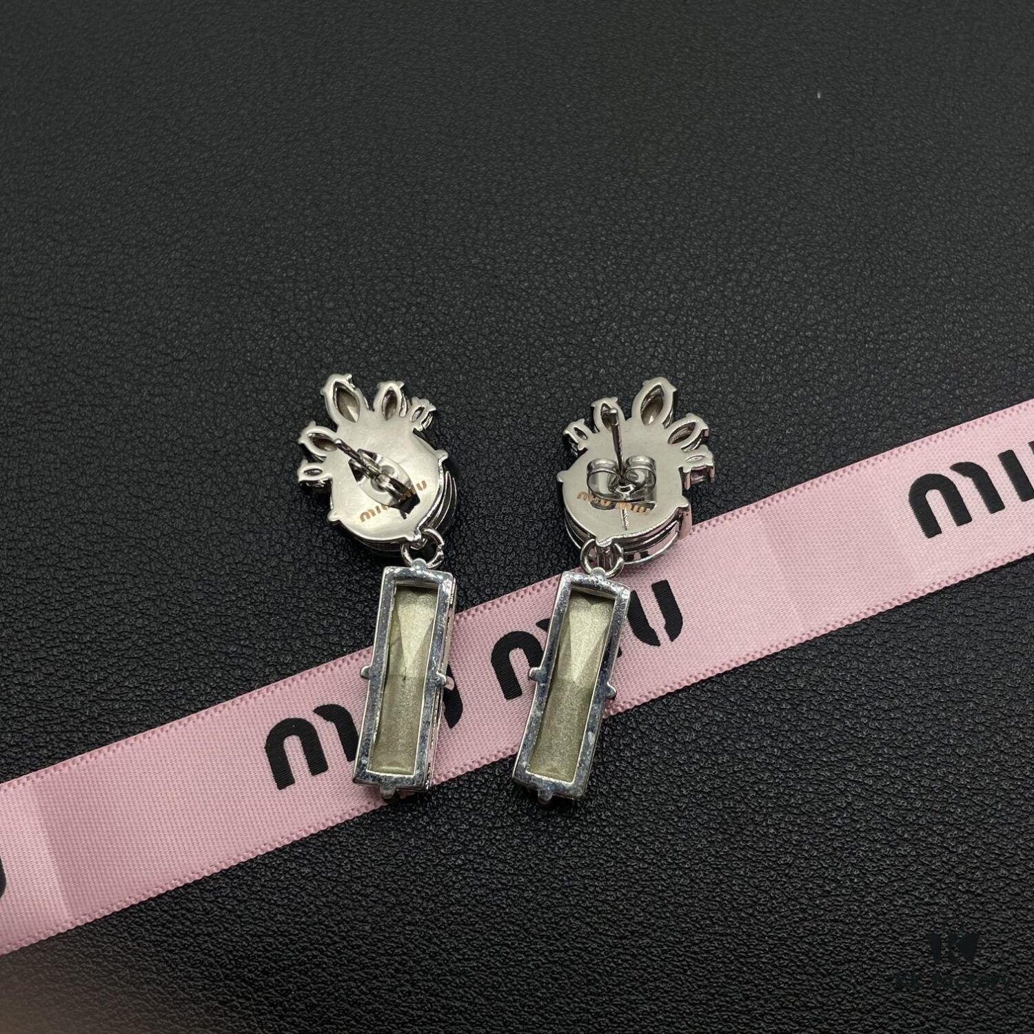 Miu Miu Elegant Heart Pearl Stud Earrings, Minimalist Luxury Design with Timeless Charm