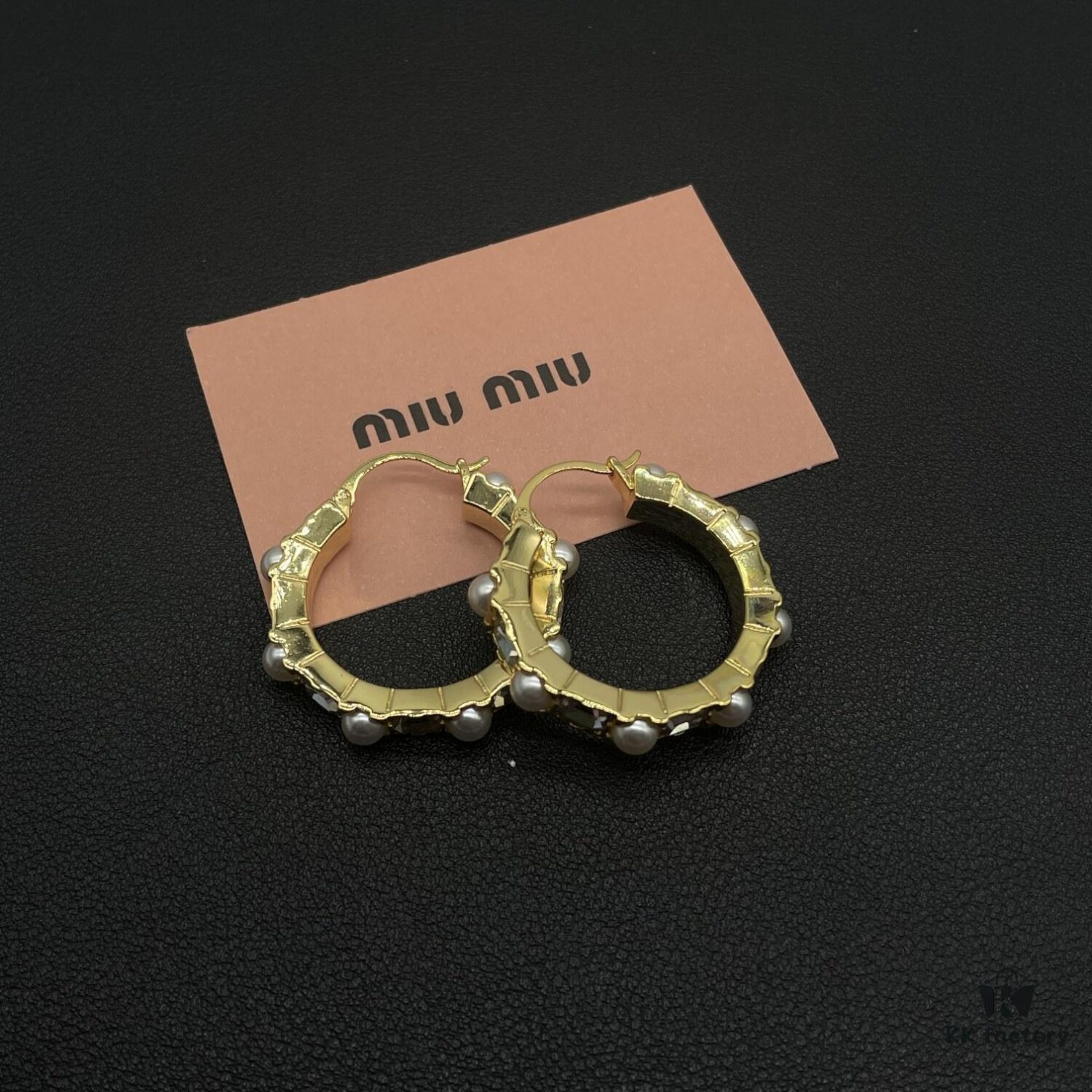 Miu Miu Textured Luxury Pearl Heart Stud Earrings, Minimalist Design with Vintage Charm, Must-Have Summer Fashion Accessory