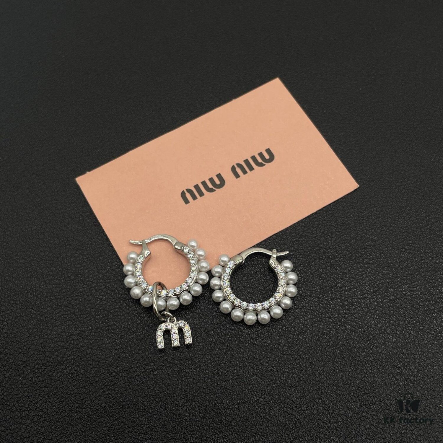 Miu Miu Textured Luxury Pearl Heart Stud Earrings, Minimalist Design with Retro Charm, Must-Have Summer Fashion Accessory