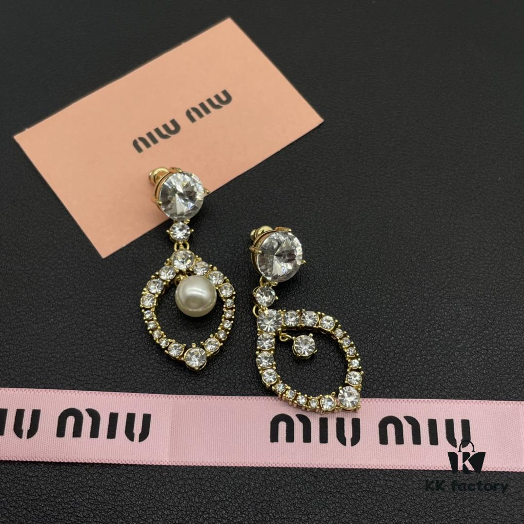 Miu Miu Textured Luxury Pearl Heart Stud Earrings, Minimalist Design with Vintage Charm, Must-Have Summer Accessory